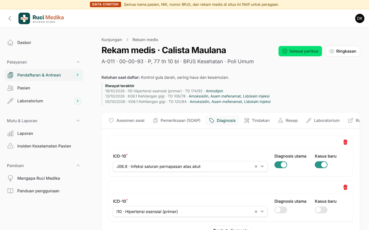 Formulir rekam medis elektronik dengan tab asesmen, SOAP, diagnosis, tindakan, resep, laboratorium, dan rujukan