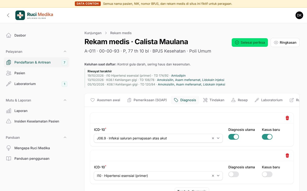 Formulir rekam medis dengan tab asesmen awal, SOAP, diagnosis, tindakan, resep, lab, dan rujukan